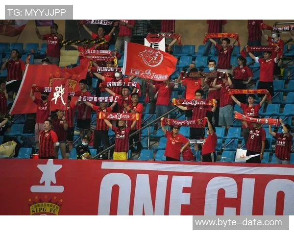 南建业迎战上海上港争夺中超联赛关键三分的精彩对决